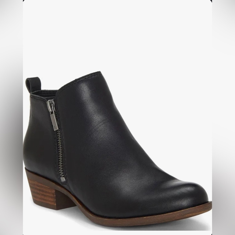 Lucky brand leather bootie with zipper - never worn